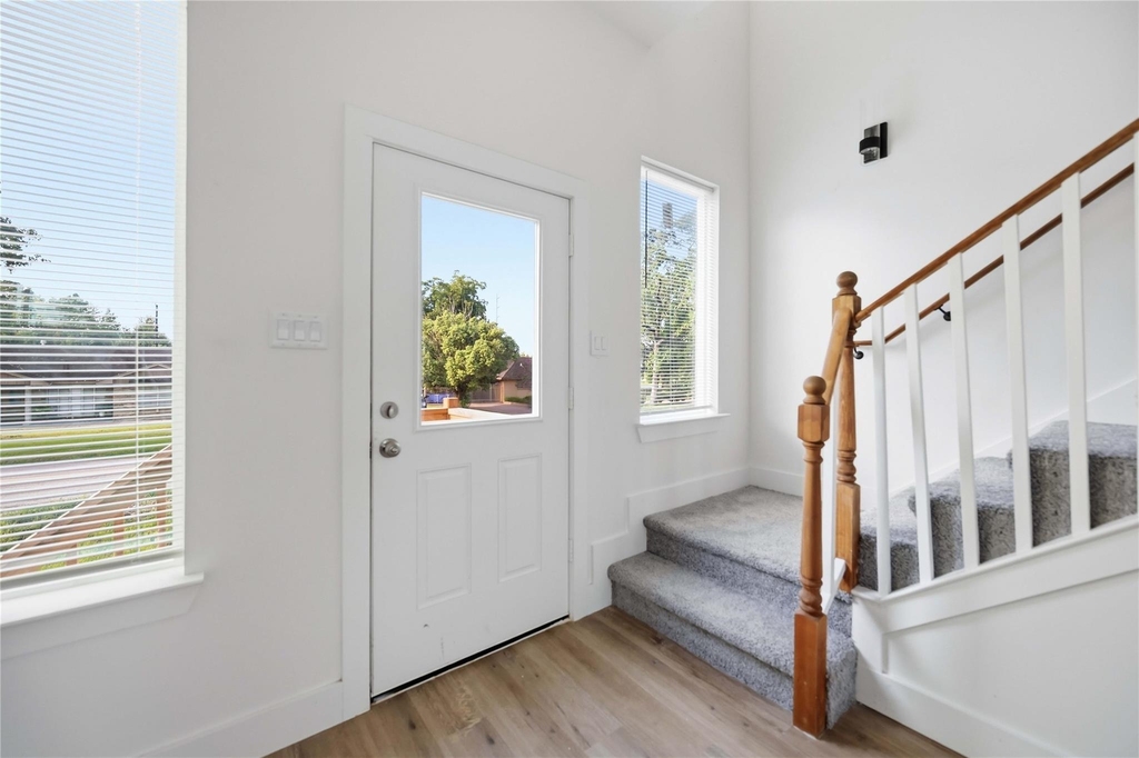 2809 Toyah Avenue - Photo 2