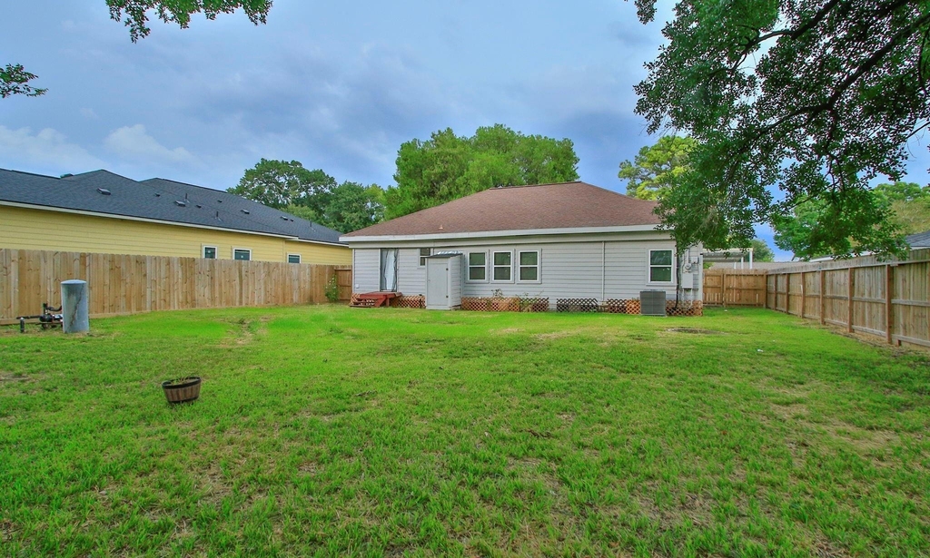 2703 Areba Street - Photo 36