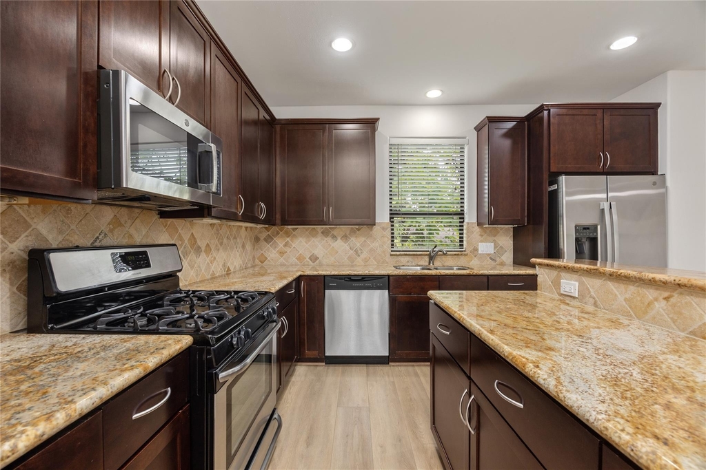 2311 Mcilhenny Street - Photo 2