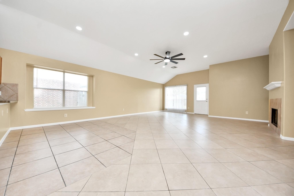 8431 Taraglen Court - Photo 13