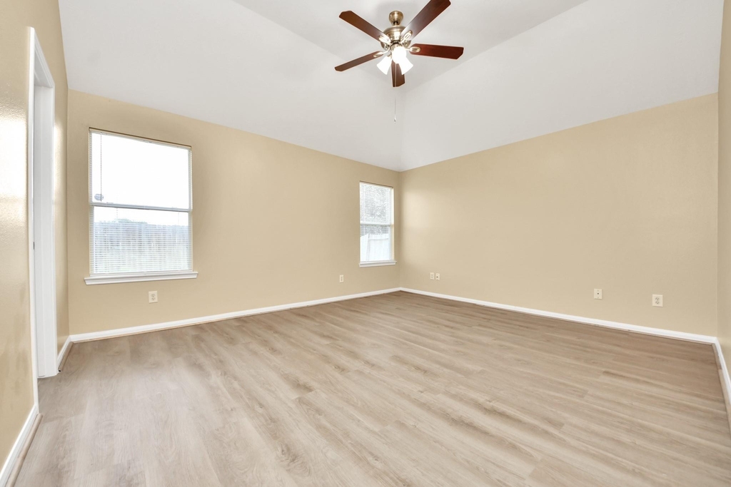 8431 Taraglen Court - Photo 25