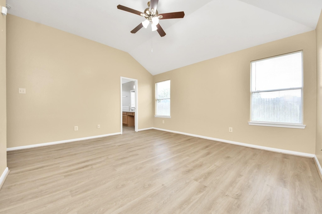 8431 Taraglen Court - Photo 26