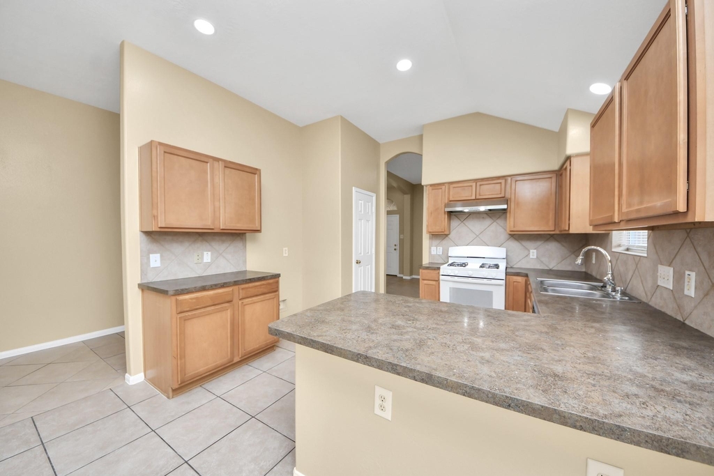 8431 Taraglen Court - Photo 9