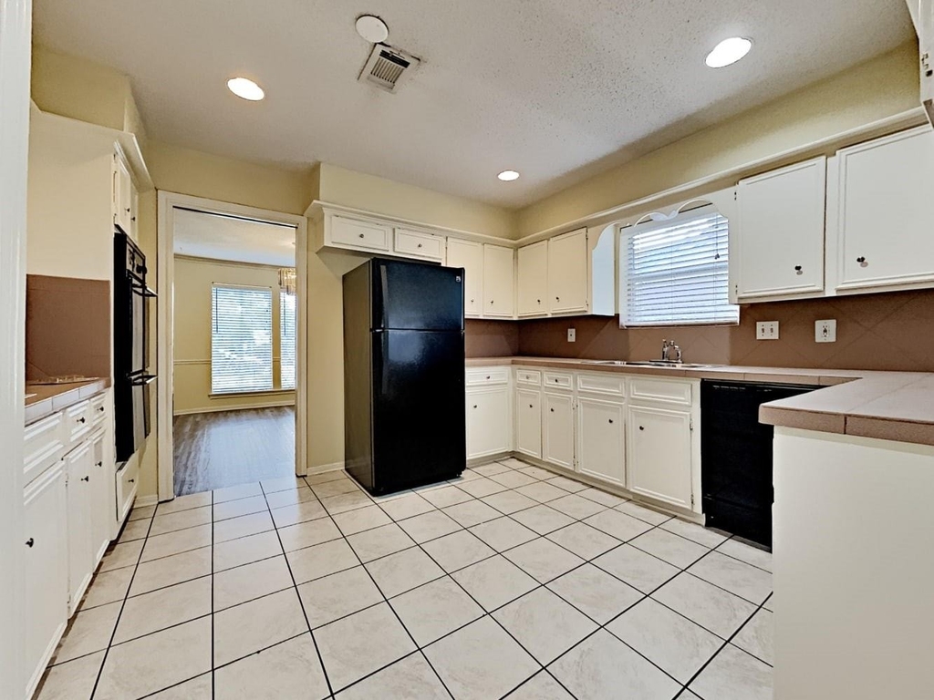 5910 Theall Road - Photo 10