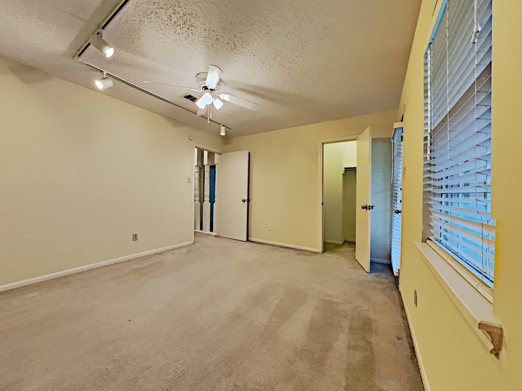 5910 Theall Road - Photo 16