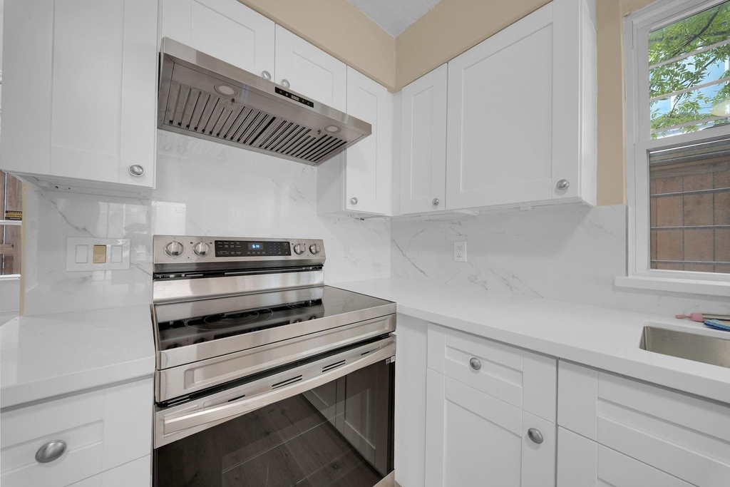 2109 Nantucket Drive - Photo 2