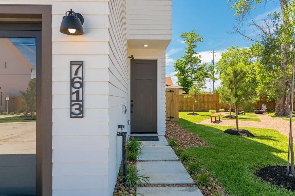7613 Victory Reserve Street - Photo 2