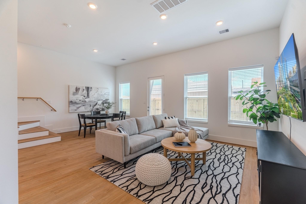 7613 Victory Reserve Street - Photo 3