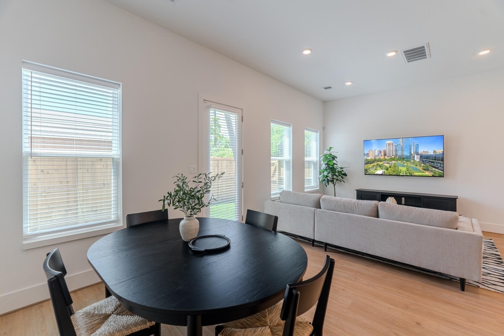 7613 Victory Reserve Street - Photo 8