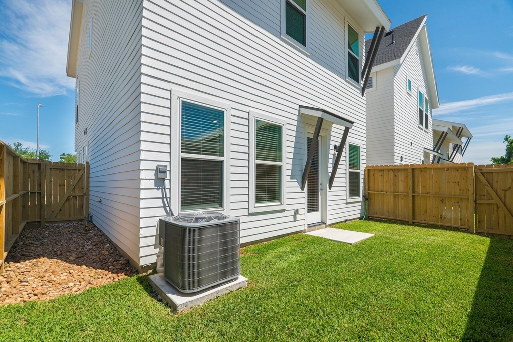 7613 Victory Reserve Street - Photo 36