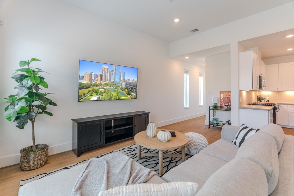 7613 Victory Reserve Street - Photo 4