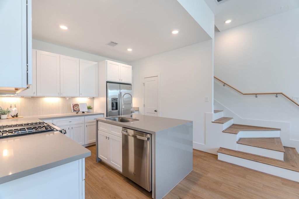 7613 Victory Reserve Street - Photo 32