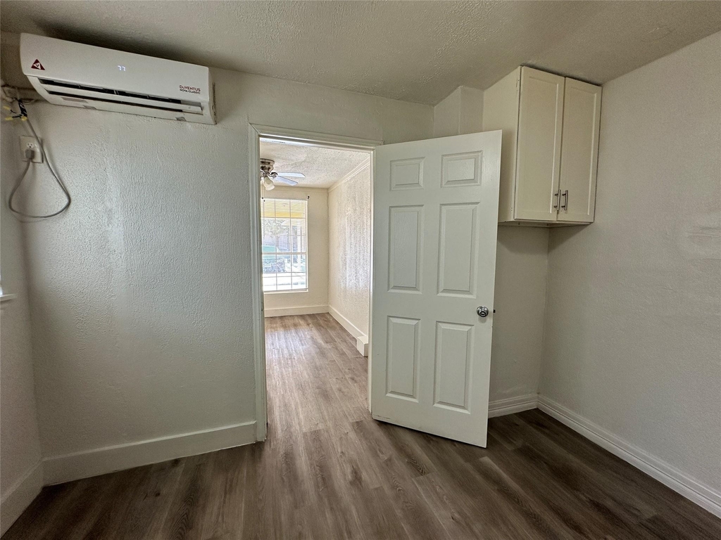 6905 Palestine Street - Photo 2