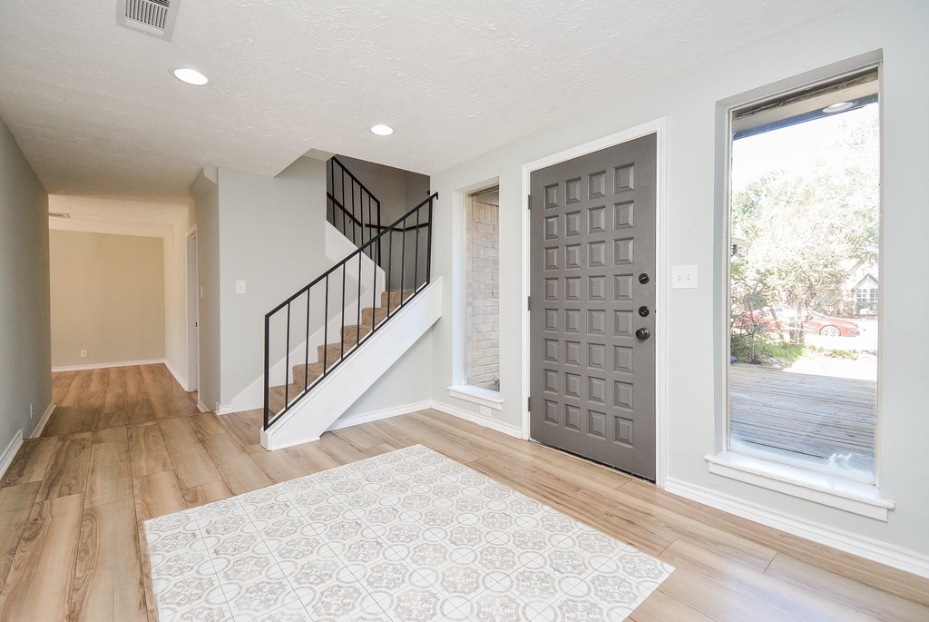 16505 Cornwall Street - Photo 2
