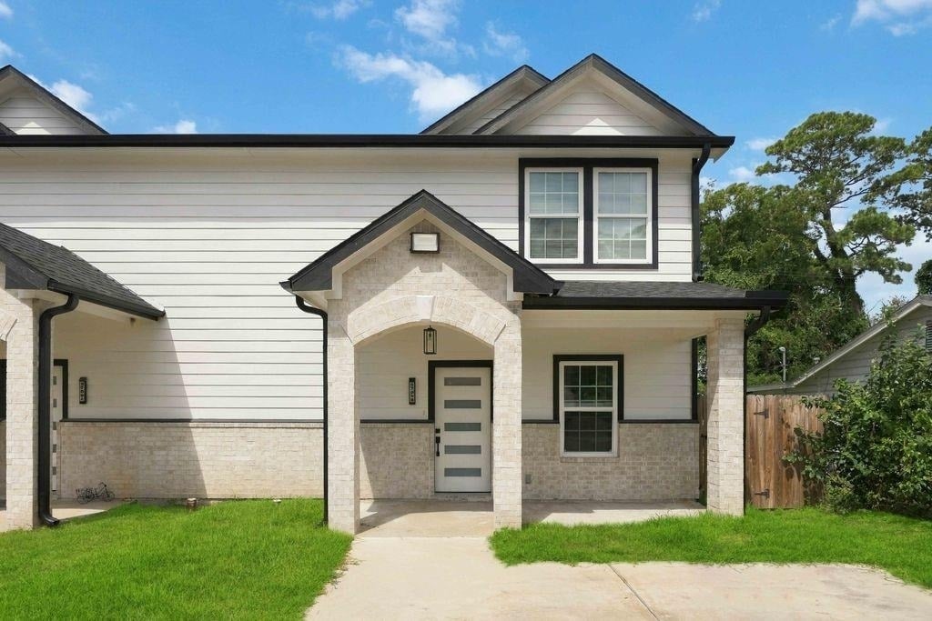 5709 Annunciation Street - Photo 2