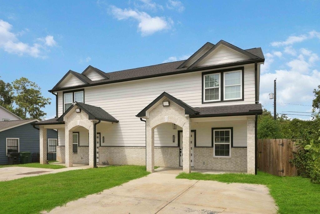 5709 Annunciation Street - Photo 1