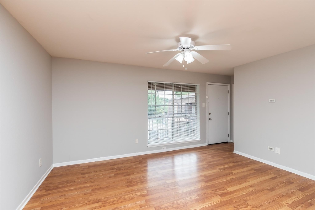 425 Emerson Street - Photo 3