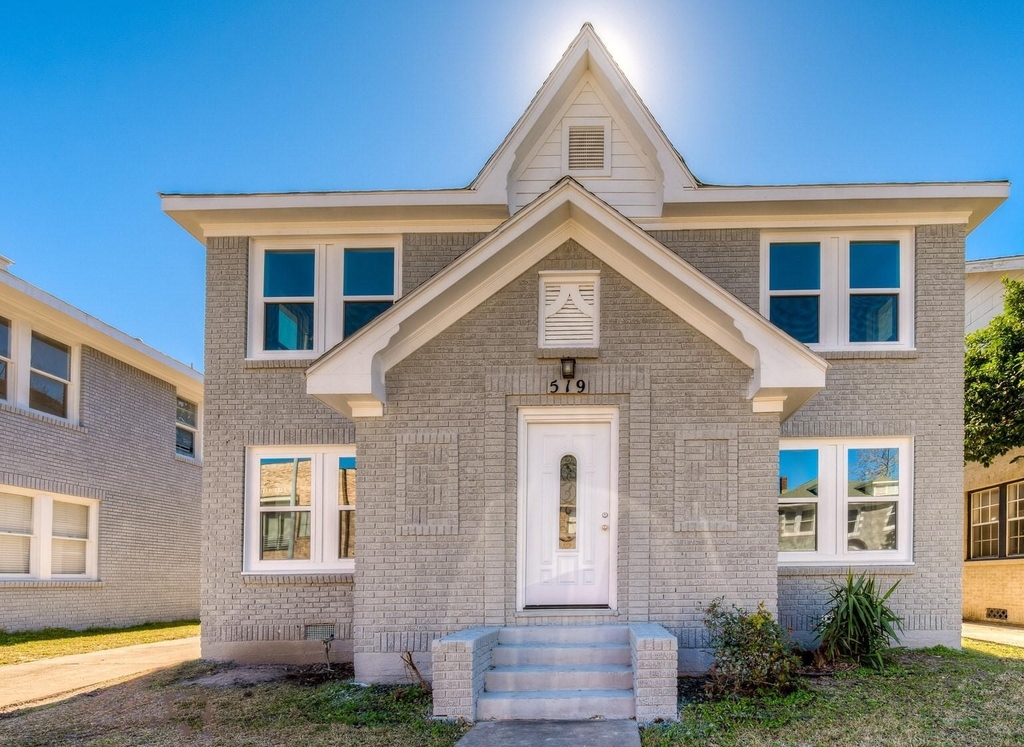 519 W Clay Street - Photo 0