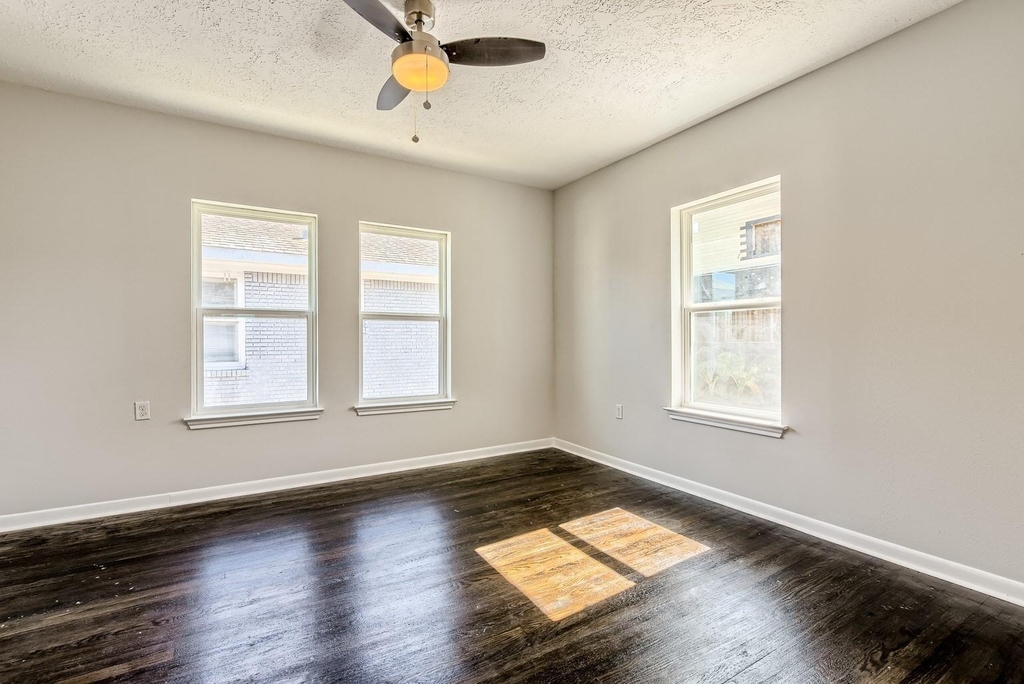 519 W Clay Street - Photo 18
