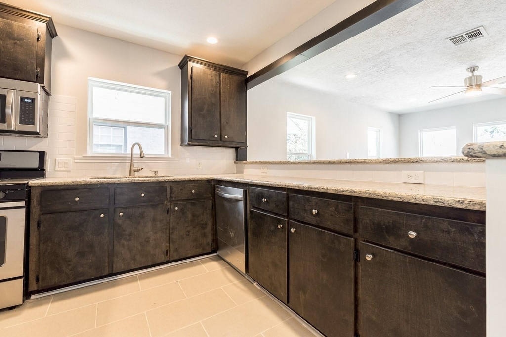 519 W Clay Street - Photo 10