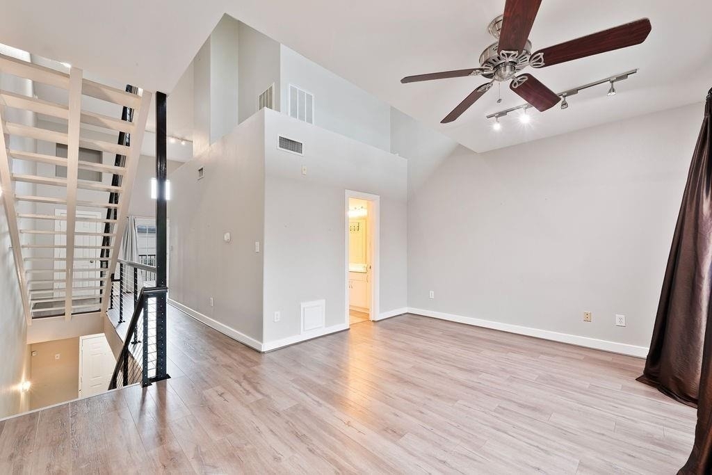 1616 Elgin Street - Photo 7