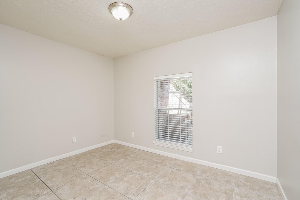 2515 Village Circle Drive - Photo 10