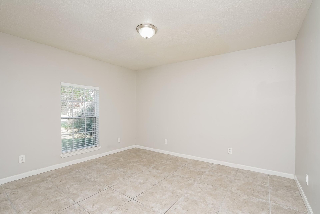 2515 Village Circle Drive - Photo 11