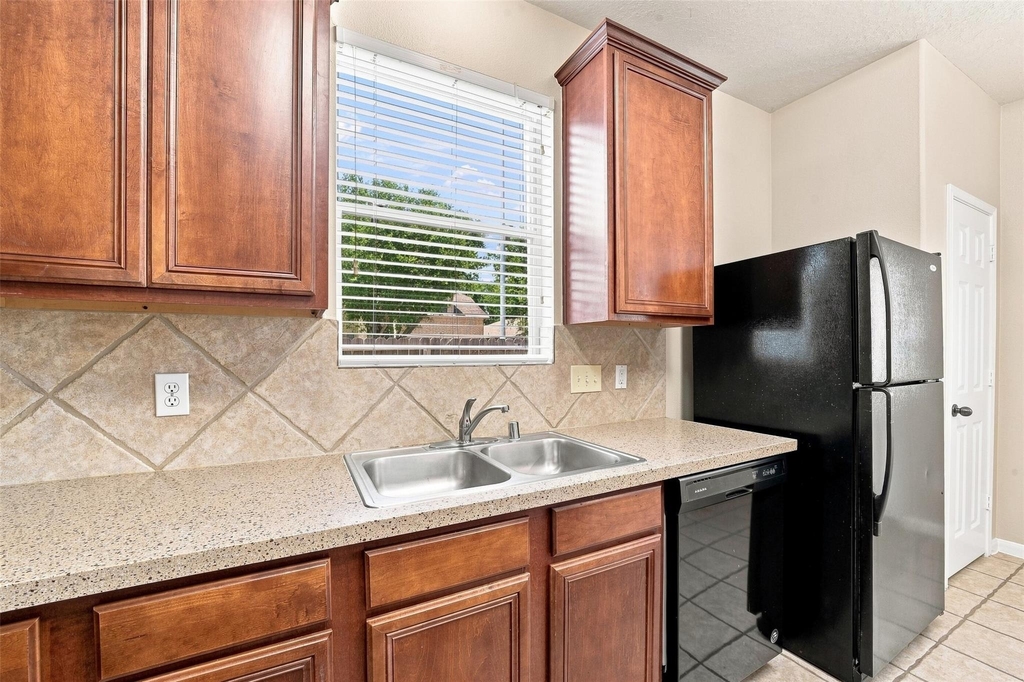 16726 Vivian Point Lane - Photo 11