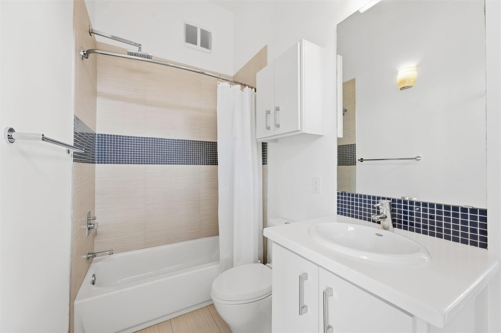 734 E 8th Street - Photo 19