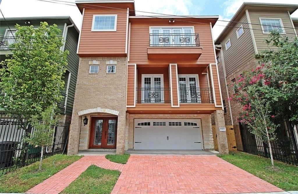 2736 Cortlandt Street - Photo 0