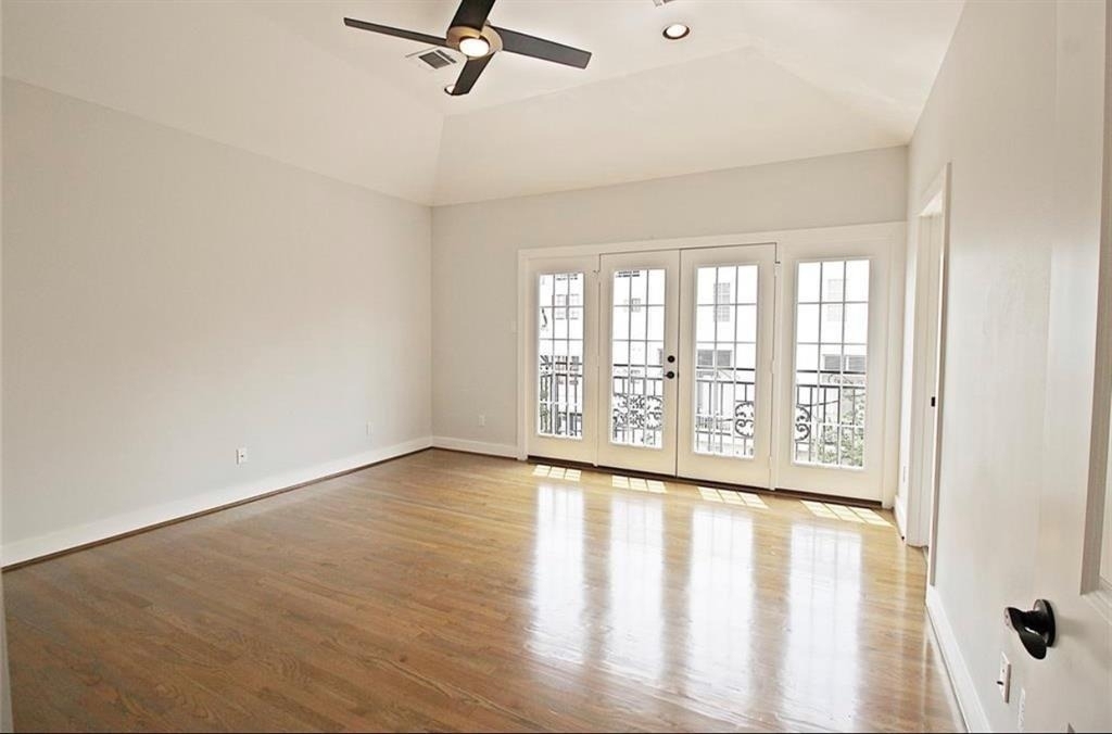 2736 Cortlandt Street - Photo 2