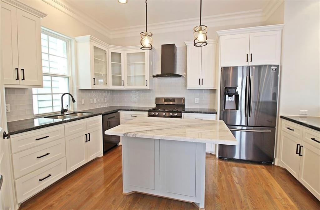 2736 Cortlandt Street - Photo 1