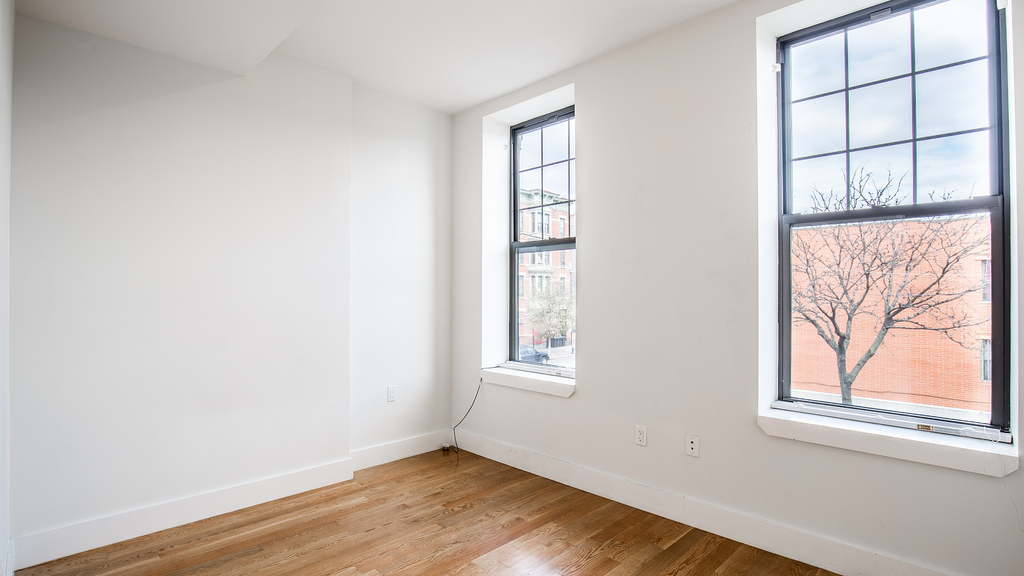 40 Malcolm X Blvd - Photo 1