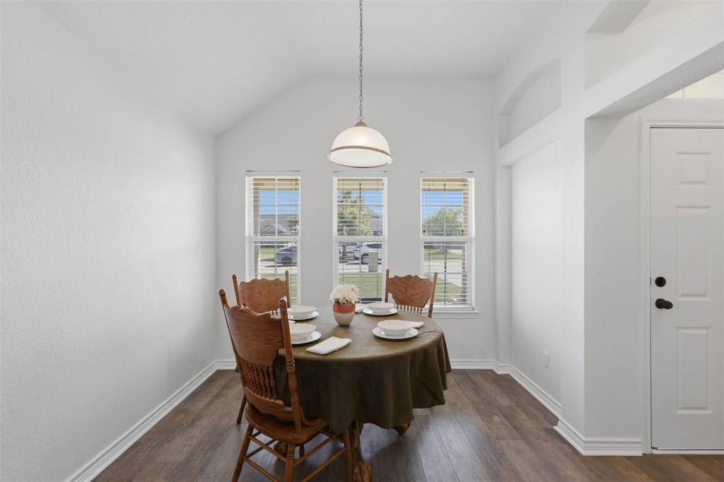 3907 Bridgeberry Court - Photo 5