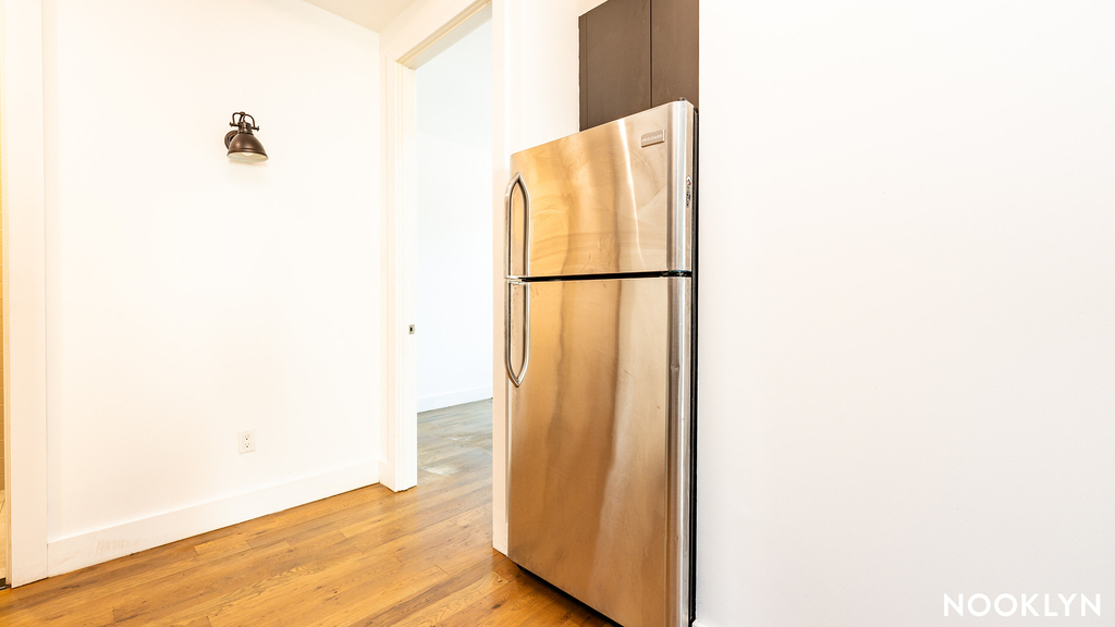 238 Pulaski St - Photo 5