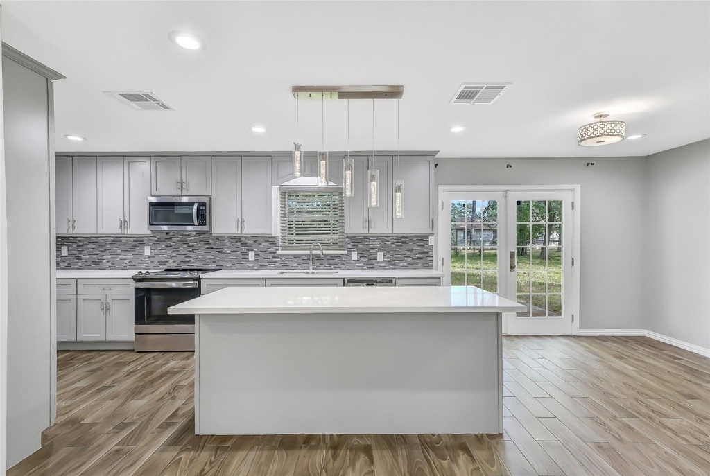 11226 Blades Street - Photo 7