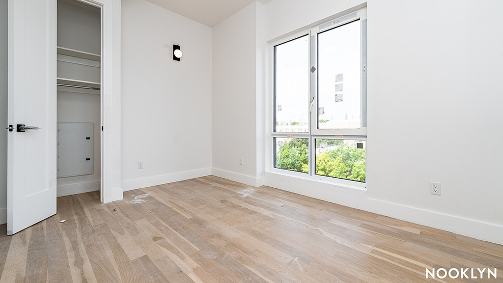 146 Scholes St - Photo 2