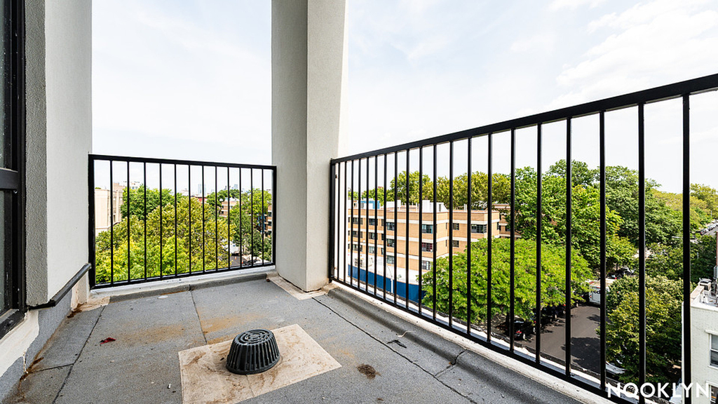 146 Scholes St - Photo 7