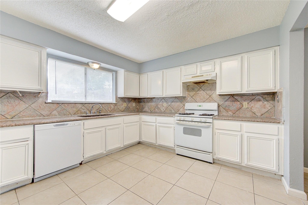 12023 Plumbrook Drive - Photo 23