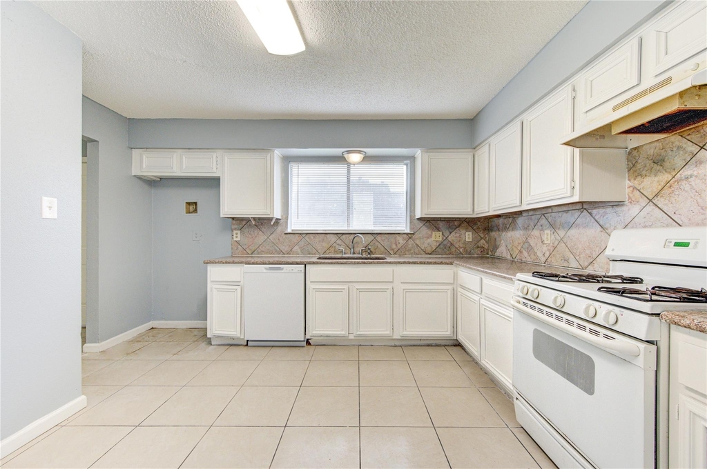 12023 Plumbrook Drive - Photo 22