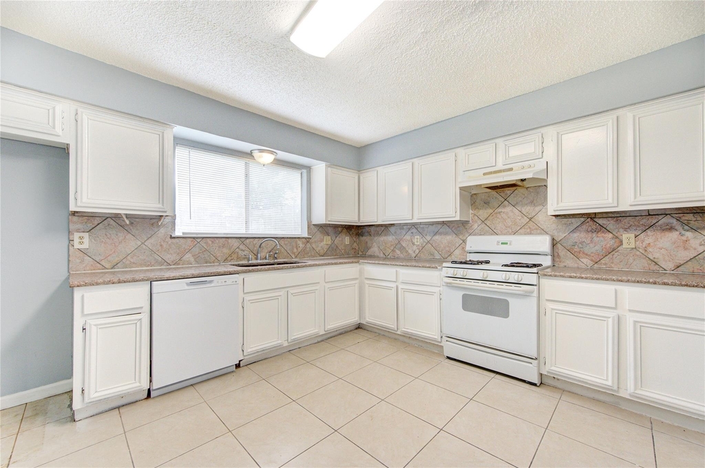 12023 Plumbrook Drive - Photo 24