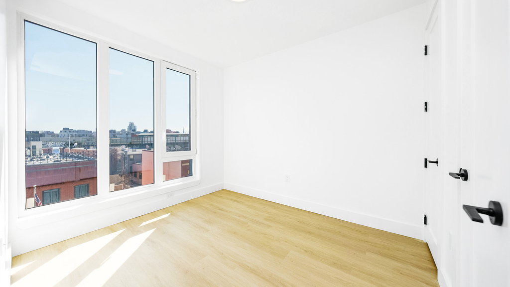 649 Hart St - Photo 5