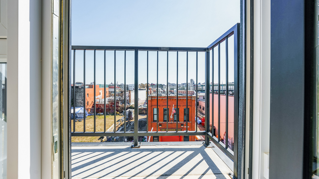 649 Hart St - Photo 4