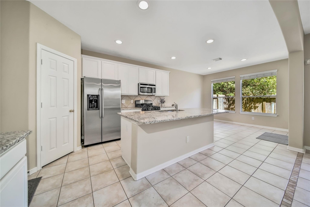 111 W Burberry Circle - Photo 11
