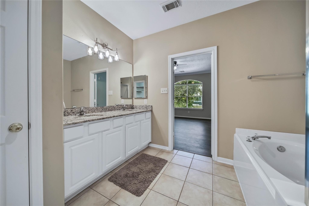 111 W Burberry Circle - Photo 20