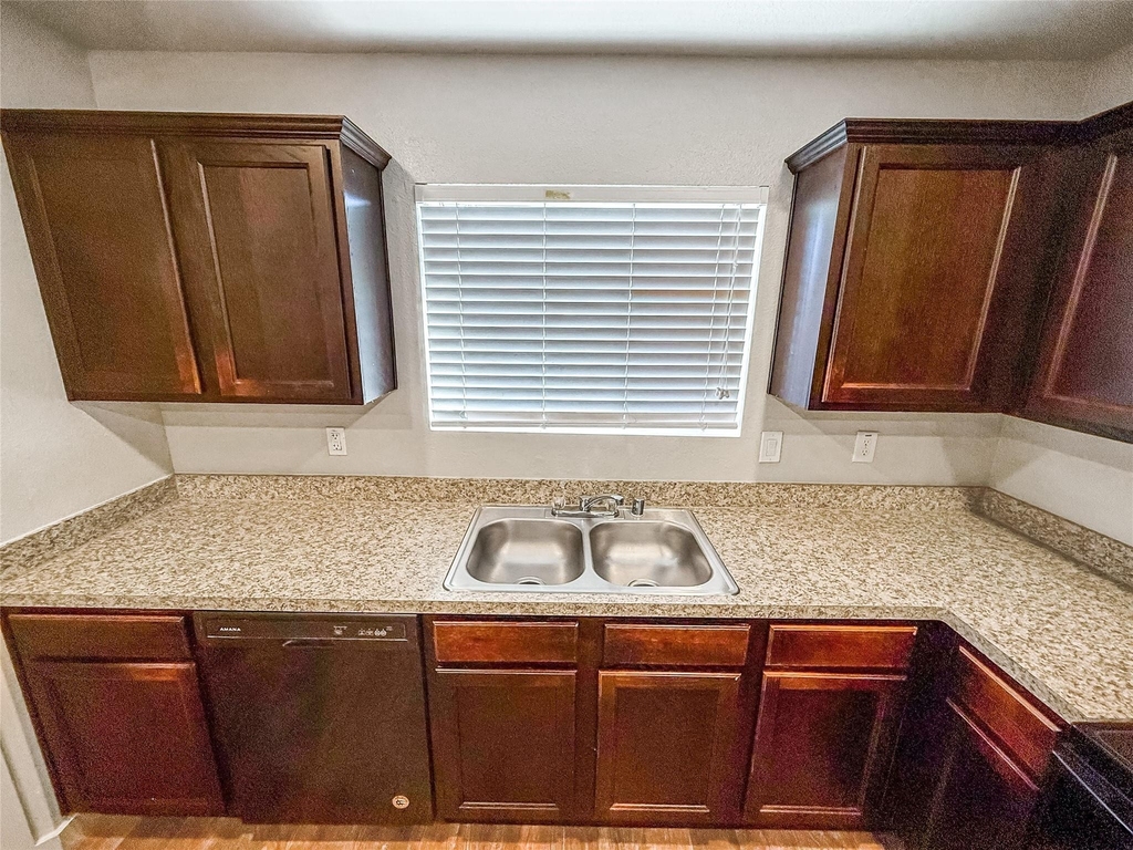 10535 Mills Road - Photo 10