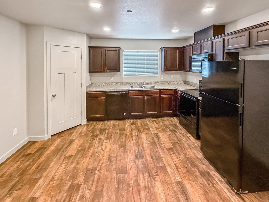 10535 Mills Road - Photo 11