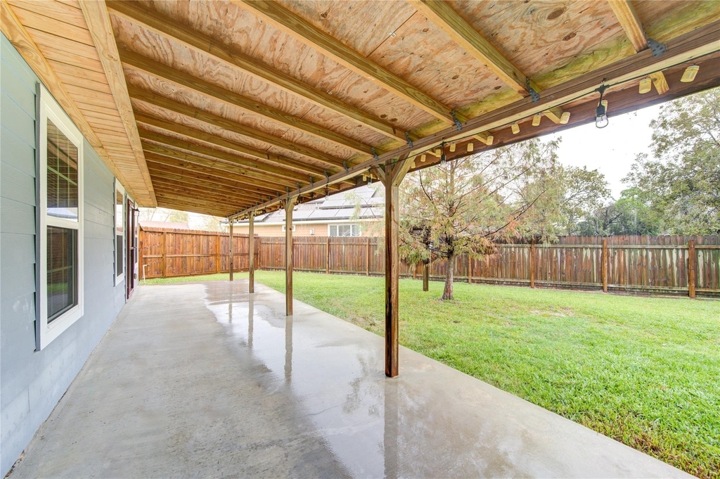 503 W Linney Street - Photo 1