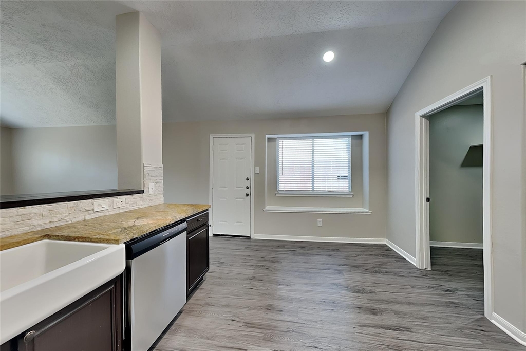 21510 Forest Colony Drive - Photo 3