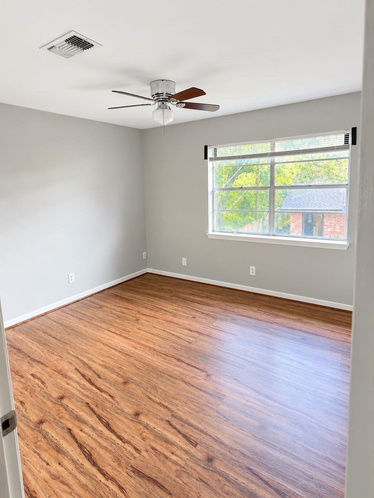 404 S Hood Street - Photo 1
